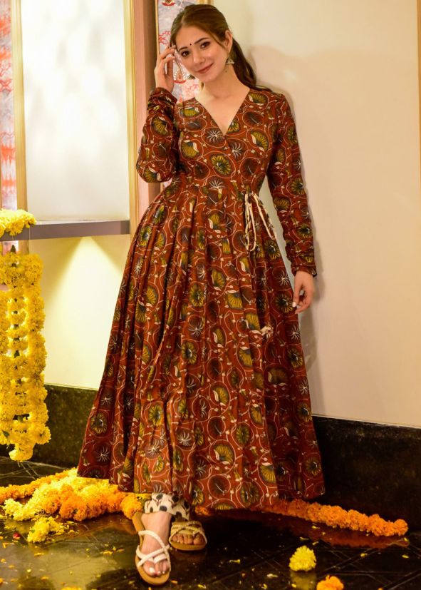 Brown Readymade Cotton Kurta Set In Print