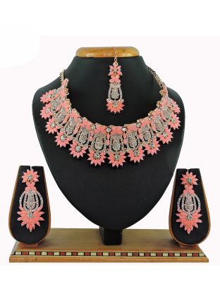 Peach Stone Studded Necklace 