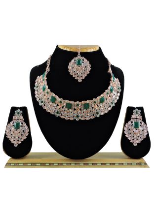 Stone Studded Necklace Set In Green