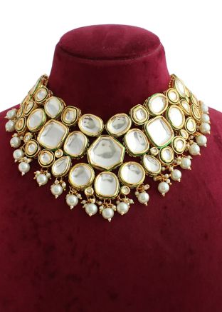  Kundan Studded Choker In Golden