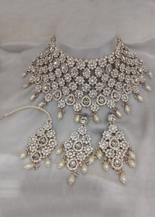 White Stone Studded Necklace Set With Mangtikka