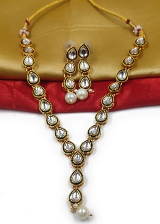 Golden Kundan Studded Necklace Set