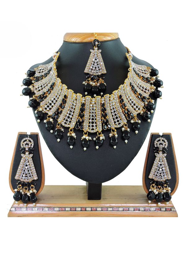 Black Stone Studded Necklace Set