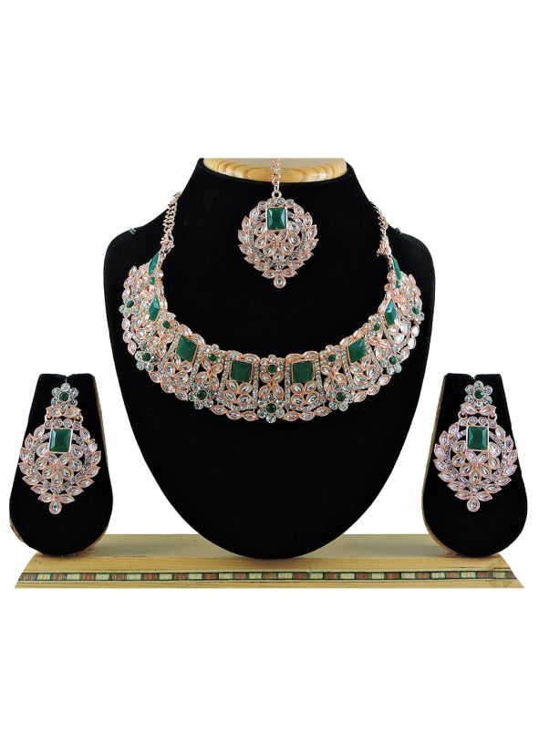 Stone Studded Necklace Set In Green