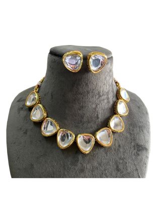 Golden Necklace Set In Kundan Work