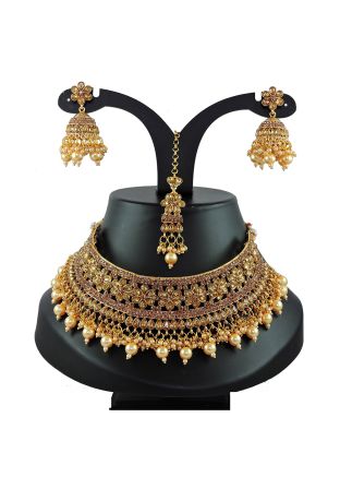 Golden Necklace Set In Kundan Work
