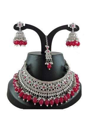 Red Kundan Studded Necklace & Mangtikka