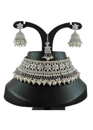White Kundan Studded Necklace & Earring