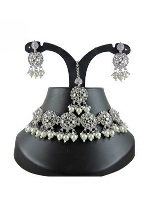 White Necklace In Stone & Beads Work