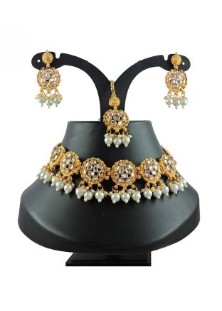 White Necklace In Stone & Beads Work