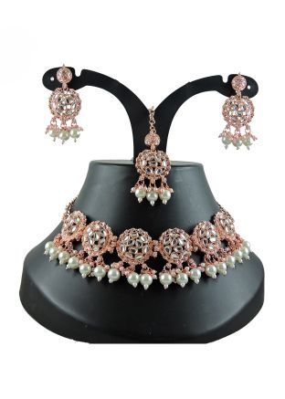 White Necklace In Stone & Beads Work