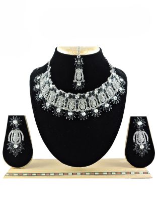 Black Stone Studded Necklace Set 