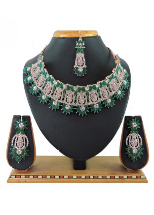 Stone Studded Necklace In Green