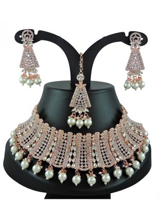 Stone & Beads Work Necklace In White 