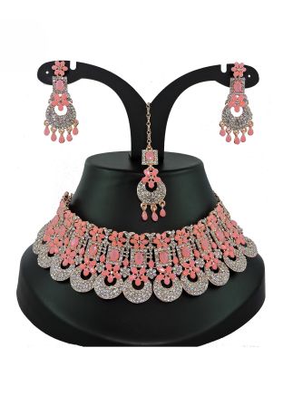 Peach Stone Necklace Set & Mangtikka