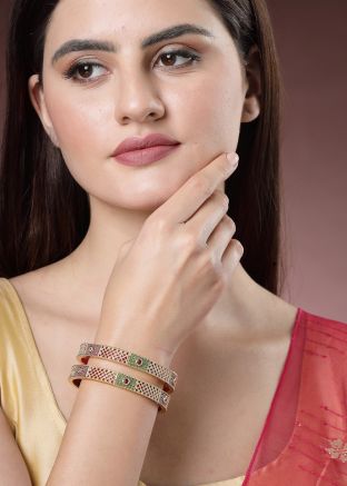 Golden Bangle Set In Kundan Work