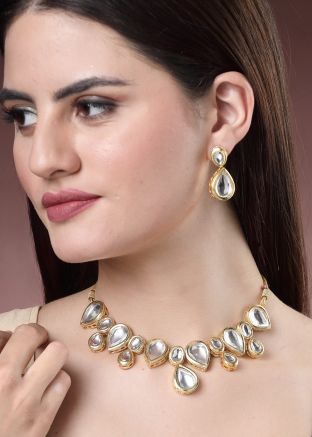 Golden Kundan Choker Necklace Set