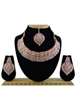 Light Pink Necklace Set In Kundan Work