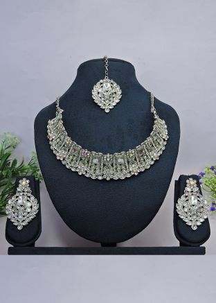 Stone Studded Necklace Set In White