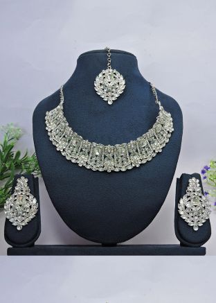 White Stone Studded Necklace Set With Mangtikka