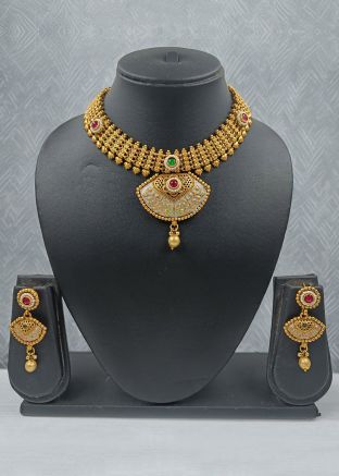 Golden Embossed Necklace With Earrings