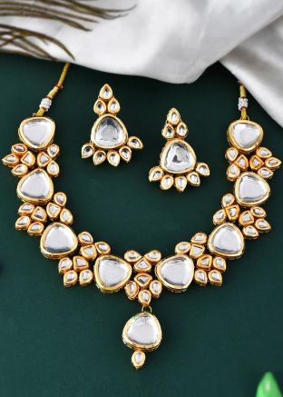 Kundan Studded Necklace Set In Golden