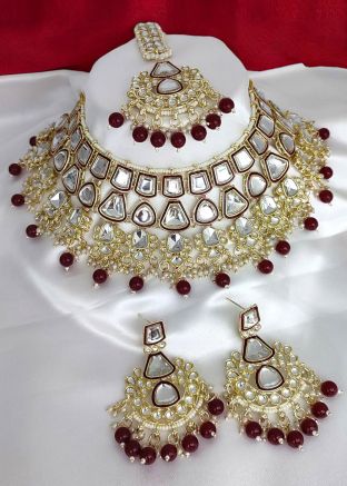 Maroon Necklace Set In Kundan Work