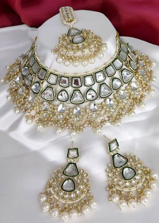 White Necklace Set In Kundan Work