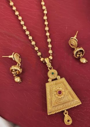 Golden Stone Studded Necklace Set