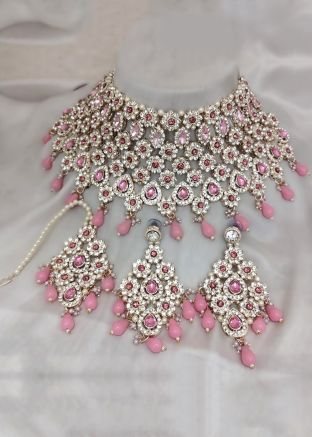 Stone Studded Pink Necklace Set With Mangtikka