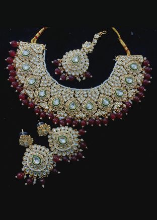 Maroon Kundan Studded Necklace Set 