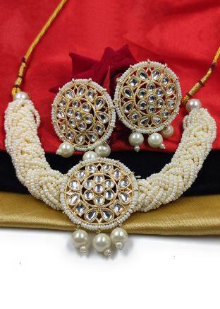 White Necklace Set In Beads And Kundan Work