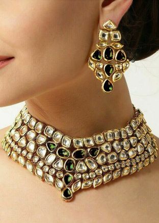 White & Green Necklace Set In Kundan Work