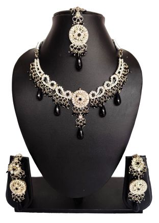 Black Stone Studded Necklace Set