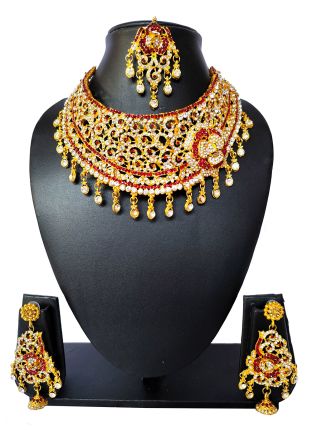 Multicolor Stone Studded Necklace Set